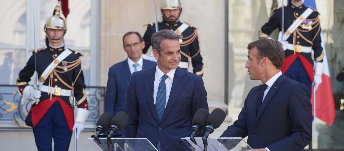 Ο Κ.Μητσοτάκης επικοινώνησε με τον Ε.Μακρόν για Λιβύη και μεταναστευτικό